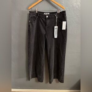 STEVIE ( STEVE ) MADDEN Jeans .